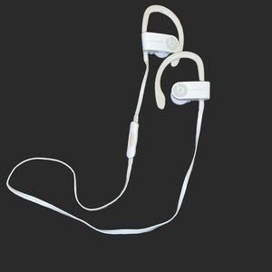 WHITE POWERBEATS